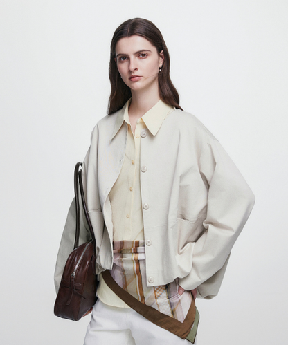 新品タグ付き LOHEN フォルムショルダー クロップド ジャケット 新品 新品タグ付き LOHEN フォルムショルダー クロップド ジャケット 新品