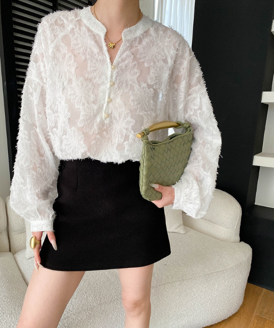 フローラルカットアウトシャツ