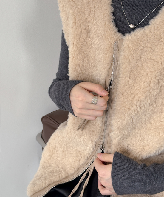 ノーカラーボアベスト