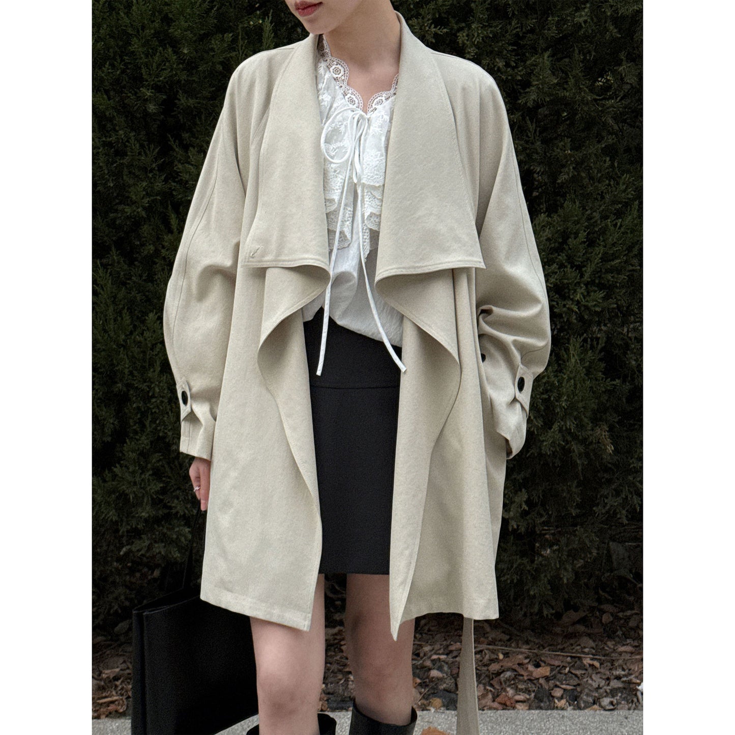 フリルラペルトレンチコート