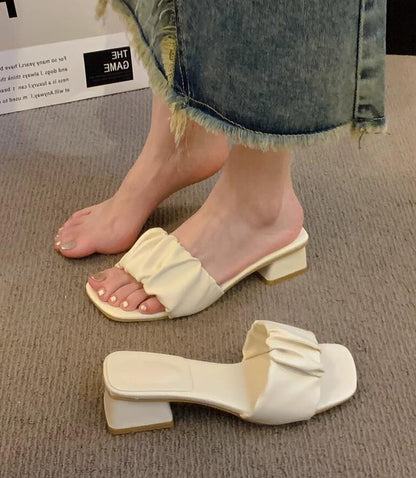 ミディアムヒールプリーツ付きサンダルシューズ