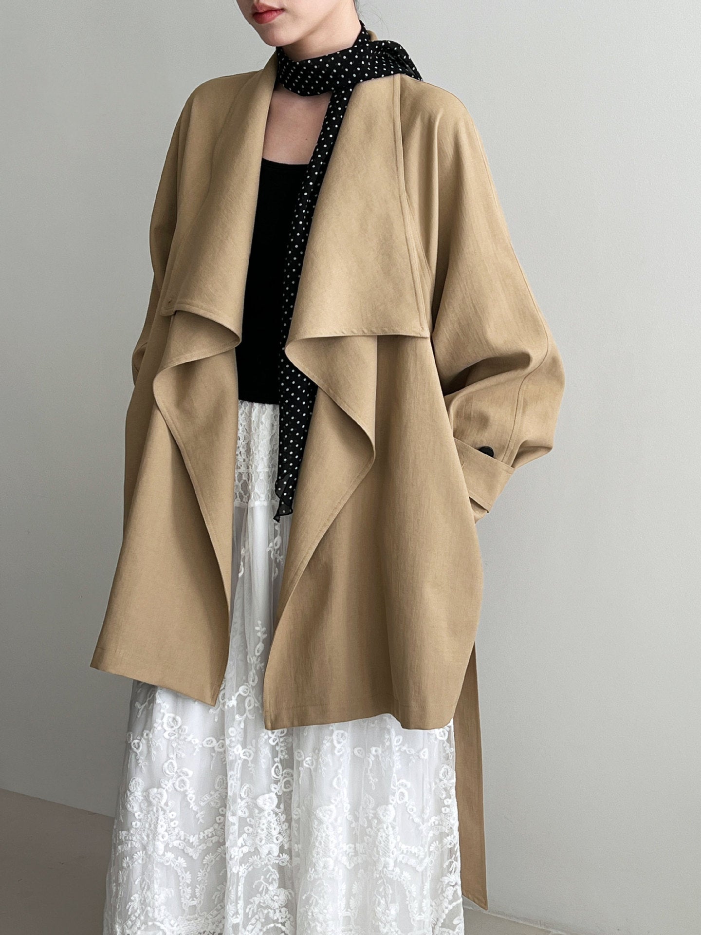 フリルラペルトレンチコート