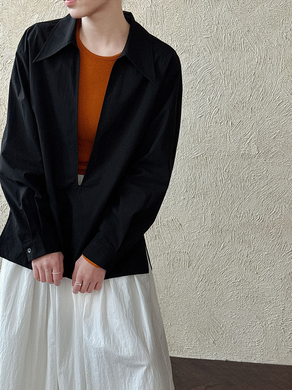 ディープVネックシャツ