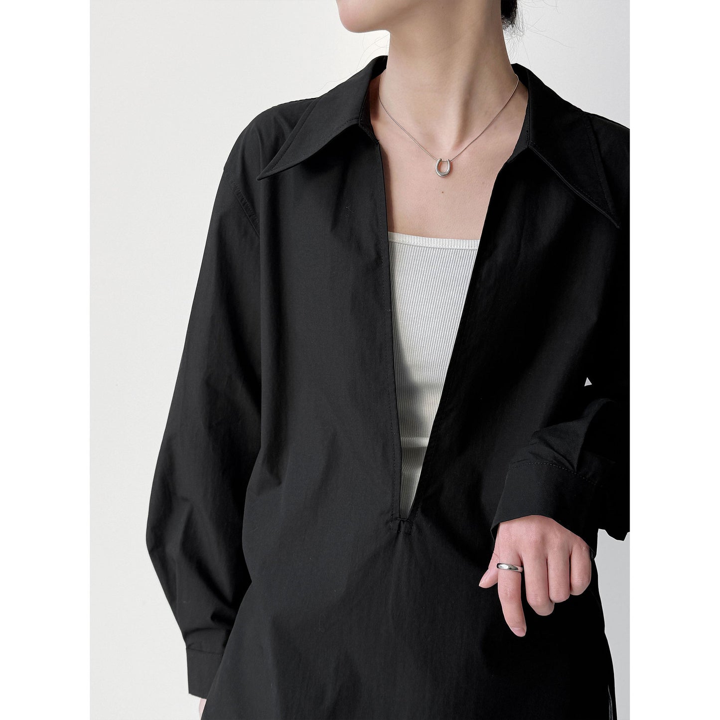 ディープVネックシャツ