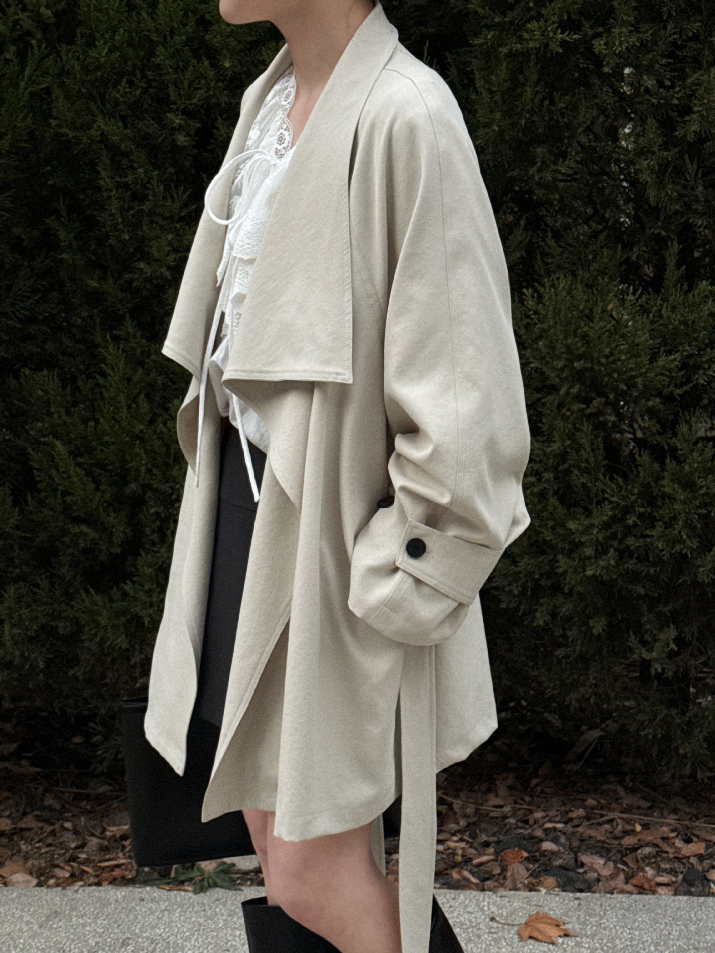 フリルラペルトレンチコート