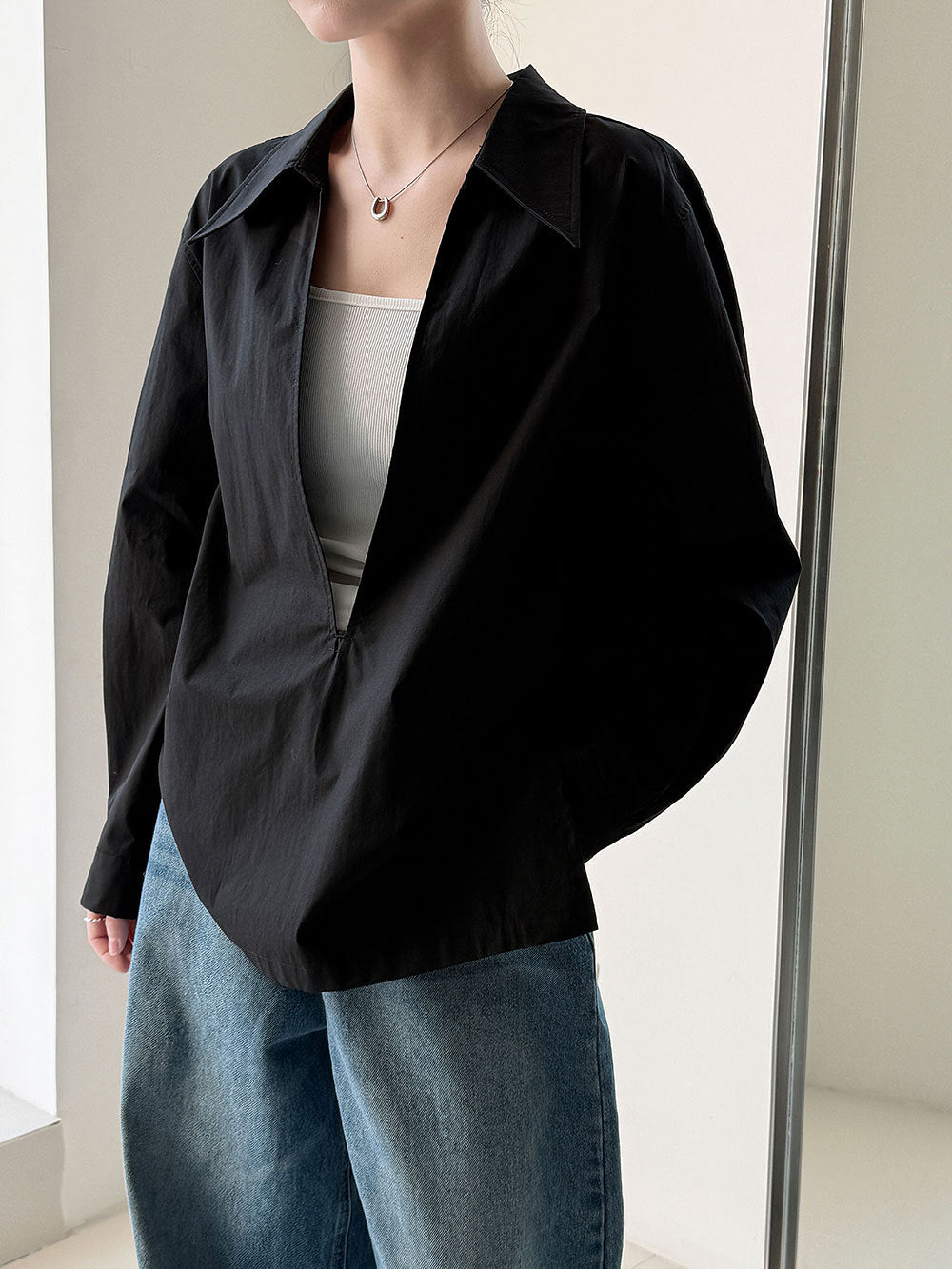 ディープVネックシャツ