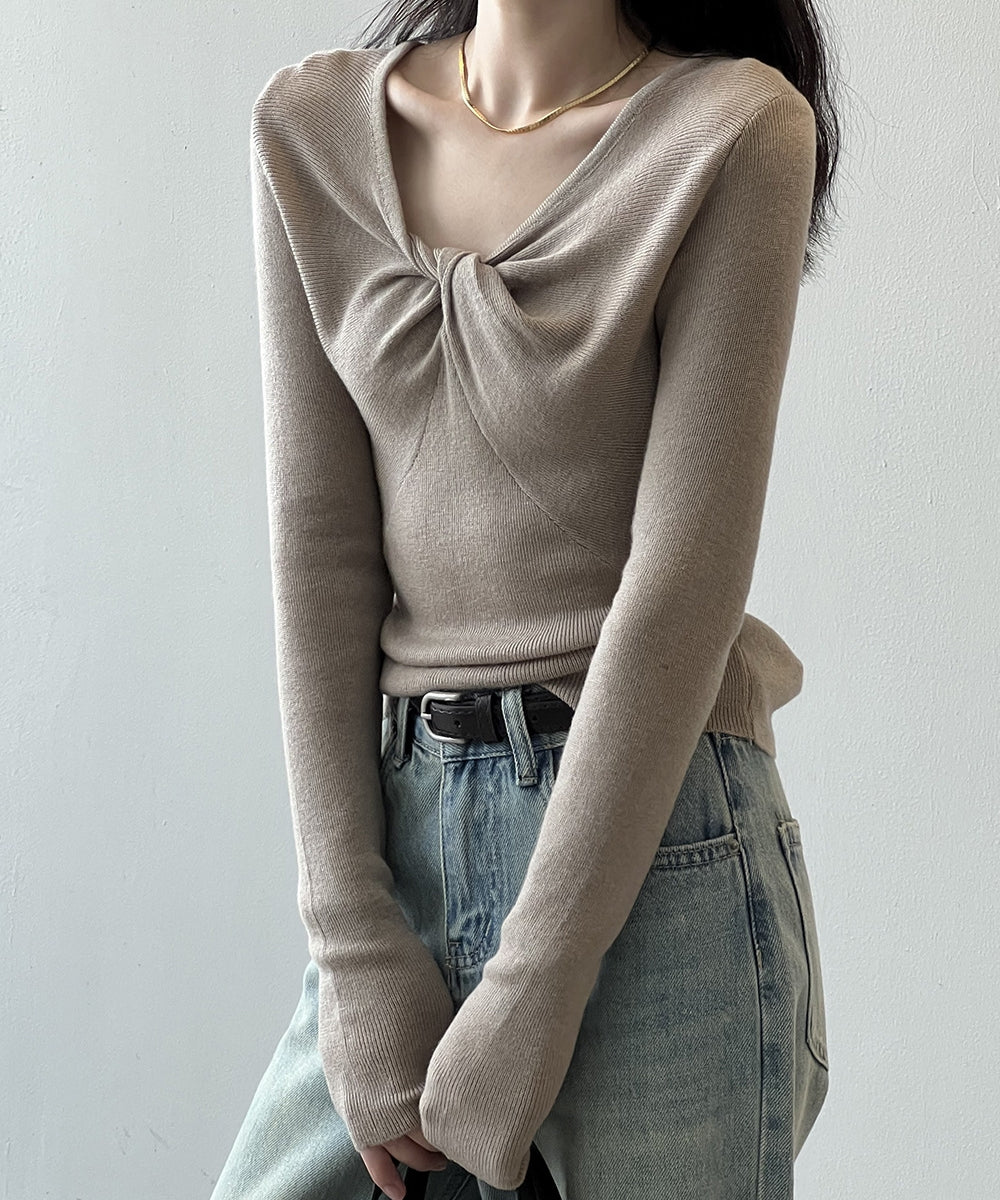 French knot V -neck pullover