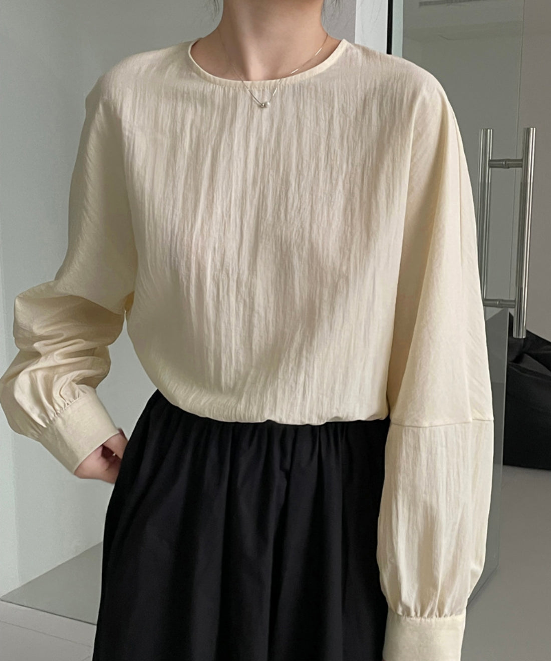 Soft sleeve simple blouse